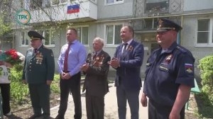 Парад Победы у дома ветерана Великой отечественной войны Михаила Пастушкова