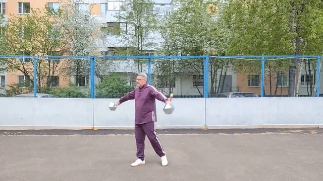 Упражнения с двуручными булавами весом 1.1 кг (24)