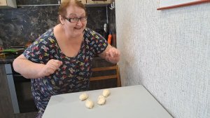 На улице - холод собачий, а дома - горячий чай и пирожки.