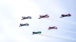 «Барсы» подняли в небо портреты героев