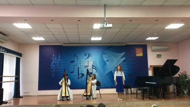 7. Уэльская песня «Let now the harp» аранж. С. Вуд Исп. Ковалева Полина и дуэт арф Лупикова Дарья и