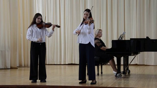 Ансамбль скрипачей Ежовской ДШИ смотреть онлайн