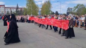 Завершением стала торжественная колонна духовенства и верующих во главе с епископом Гурием