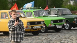 «Победы» и «Чайки»: в Москве прошел парад ретроавтомобилей в честь 9 Мая