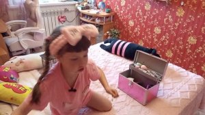 АСМР - крашу себя и тебя, шёпот.