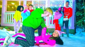 НОВОГОДНИЕ КАНИКУЛЫ В ЗАГОРОДНОМ ДОМЕ BUNNY! ПОДРОСТКИ ЗАИГРАЛИСЬ В ЛЮБОВЬ! ДИАНУ ЗАСЫПАЛИ СНЕГОМ!