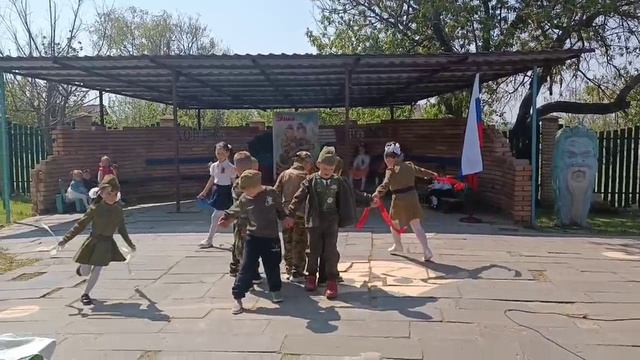 Танец к Дню победы "Встанем" смотреть онлайн