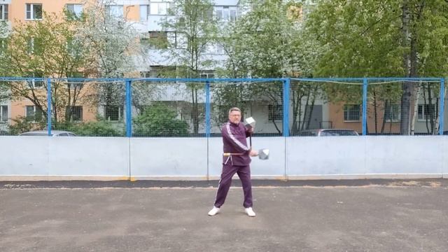 Упражнения с двуручными булавами весом 1.1 кг (28)