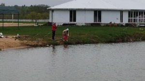 поимка карпа на большом водоёме
