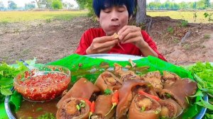 #МУКБАНГ Отварные коровьи хвосты с соусом из морепродуктов и свежими овощами! АСМР ЕДА НА КАМЕРУ