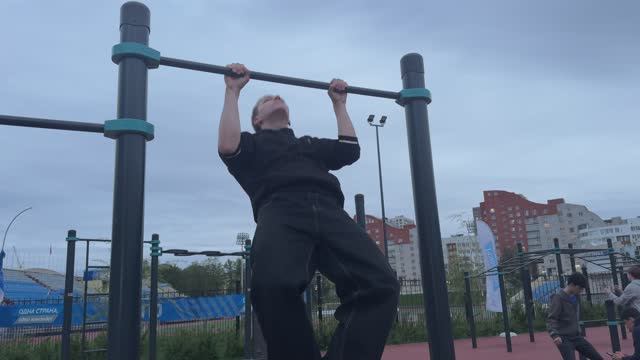 АПАТИЯ | 5 ЛУЧШИХ СПОСОБОВ ПРЕОДОЛЕНИЯ АПАТИИ | ЭМОЦИОНАЛЬНОЕ ВЫГОРАНИЕ смотреть онлайн