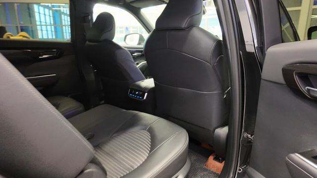 Toyota Crown Kluger смотреть онлайн