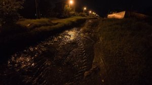 Поток воды после вечерней грозы