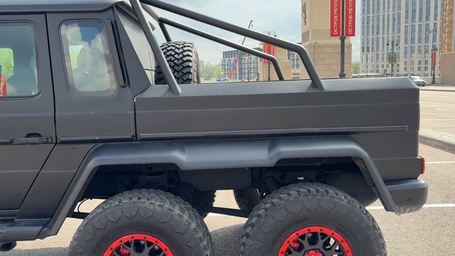 Brabus G700 6x6. Обзор - май 2026. Часть 1 смотреть онлайн