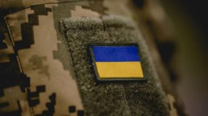 С ногами наружу: сотрудники ТЦК не смогли полностью затолкать в машину очередную жертву