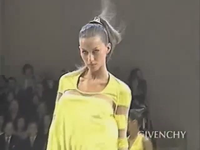 Показ коллекции Givenchy весна-лето 2000. Часть 2.