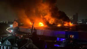 Пламя раскинулось на тысячи квадратных метров: огромный пожар вспыхнул на востоке Москвы