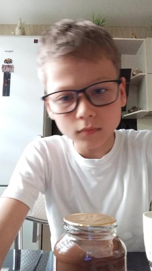 пытаюсь открыть воздухом нутеллу