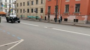Ретро-парад автомобилей, мотоциклов и другой военной техники в Санкт-Петербурге.