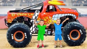 Крис и Майк посетили шоу MONSTER JAM