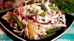 📌 Пикантный салат с копчёным мясом и стручковой фасолью