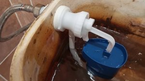 Боковой клапан подачи воды в бачок унитаза. Как работает.
