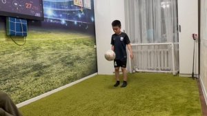 Мировой рекорд по набиванию мяча Тигран Аванесян 8 лет, 3615 раз, 32:57 секунд