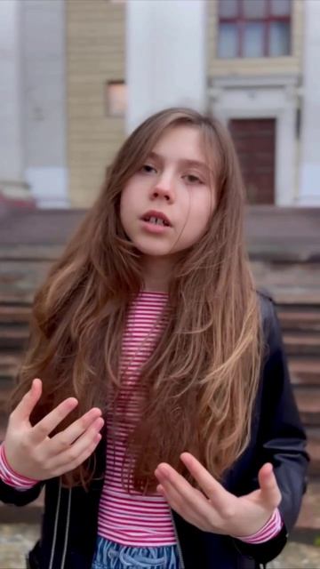 Ученица 5 класса Алиса Веремеева поздравляет всех с Днём Победы!