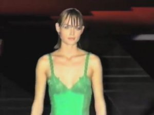 Показ женской коллекции Gianni Versace весна-лето 1994. Часть 4.