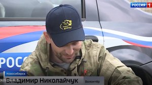 Добровольцы собрали специальные гирлянды из еловых веток, чтобы помочь рыбе...