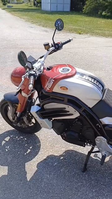 новая Jawa 730 Twin