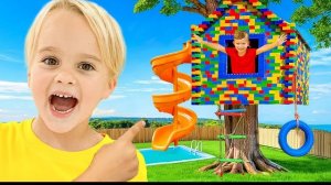 Дети построили домик на дереве Lego!