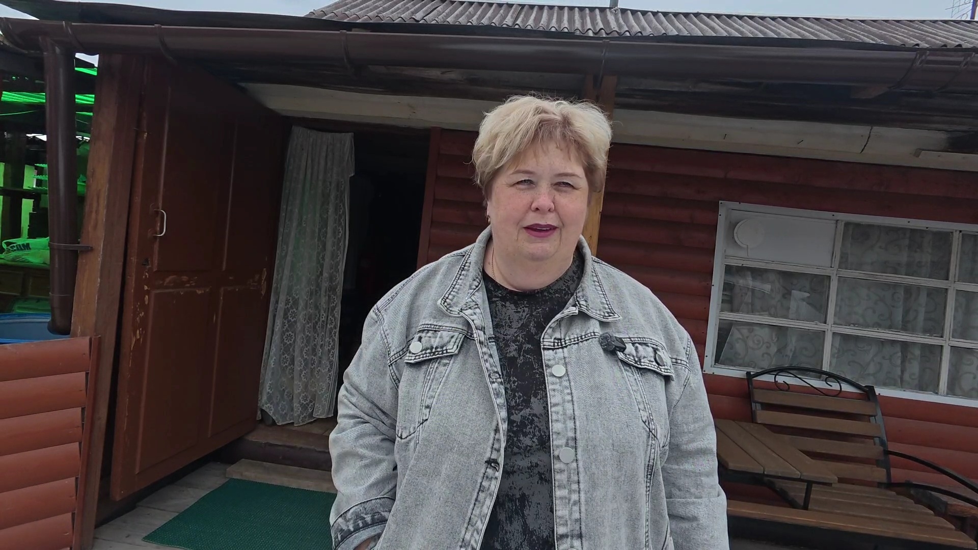 Дачные дела. У Сафара отстегнулась нога. Садим помидоры.
