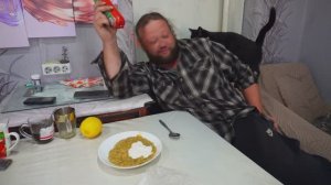 Вкусно кушаю гороховую кашу Цветки на чай Мастерю поливочный шланг Рассада помидор на окне
