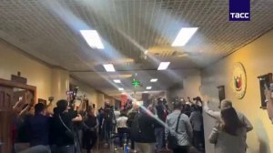 Выстрелы раздались в Сенате Филиппин, где укрылся сенатор Рональд де ла Роса, в отношении которого М