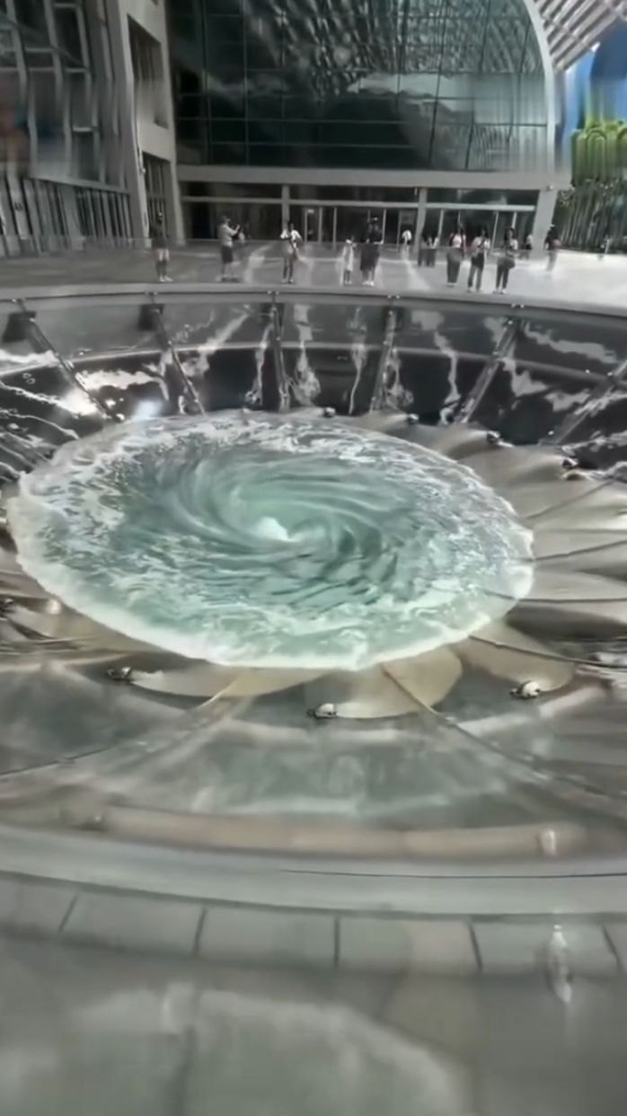 Фонтан-водоворот Rain Oculus «Дождевой глаз» смотреть онлайн