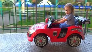 Видео про Макса на детской площадке в парке развлечени