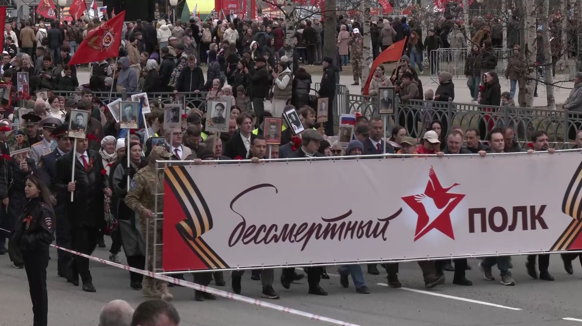 В Нижневартовске прошло шествие «Бессмертного полка»