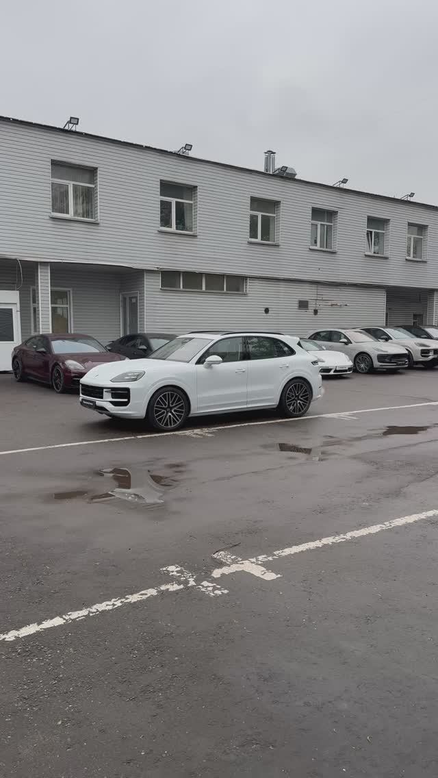 Porsche Cayenne In Carrera White Color With Black Crayon Interior / Порше Каен в цвете Каррера белый