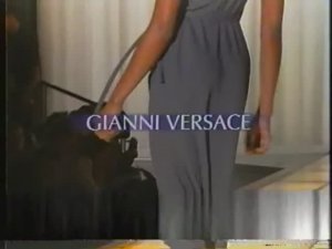 Показ коллекции Gianni Versace сезона весна-лето 1997