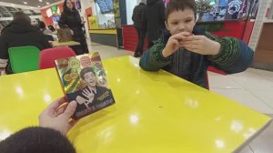 Влад А4 х Бургер Кинг — открываем бокс с фишками! Что внутри?