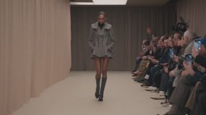 Показ женской коллекции Alexander McQueen осень-зима 2026-2027