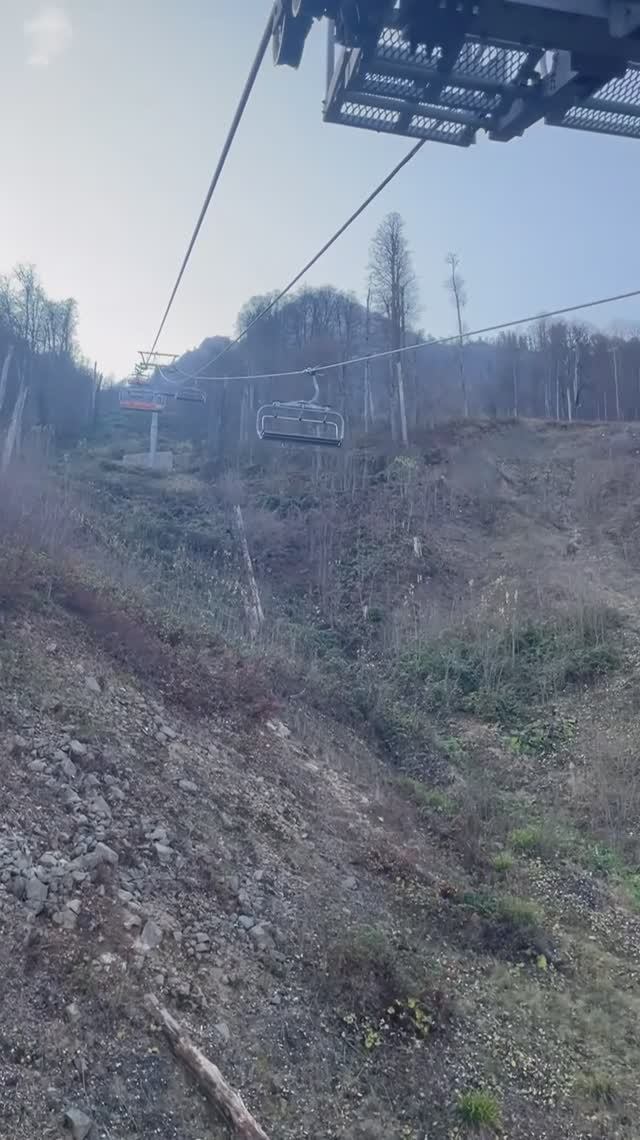 НА ОТКРЫТОМ ПОДЪЕМНИКЕ🚠 КРАСНАЯ ПОЛЯНА. смотреть онлайн