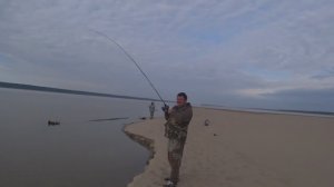 Ловля судака на джиг с берега. Рыбалка 2026.