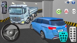 Новый самосвал Mercedes застрял в гараже. Автомобильная игра. Яркие мультики для детей смотреть!