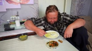 В Сибирь пришла зима Вкусно кушаю лапшу быстрого приготовления Жизнь вне города Стройка теплицы