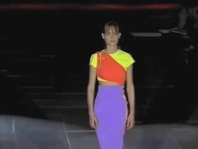 Показ женской коллекции Gianni Versace весна-лето 1994. Часть 5.