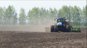 Механизаторы  ООО “Агрофирма 15” холдинговой компании “Чистополье” сеют высокомаржинальную сою