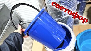 Магазин Светофор.Люди разбирают шикарные товары