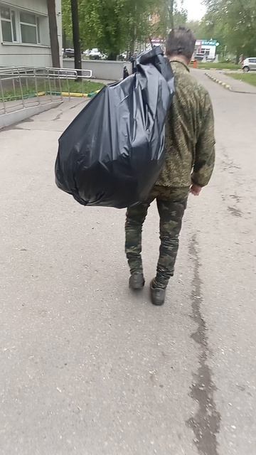 Алко терминатор идёт Толян идёт с мешком падарков
